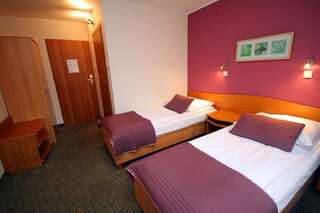 Отель Hotel George Надажин Двухместный номер с 2 отдельными кроватями-4